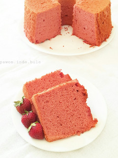 A picture of Strawberry Chiffon Cake.