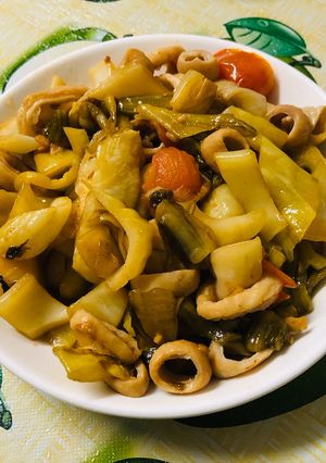 Hình của món Lòng già xào cải chua.