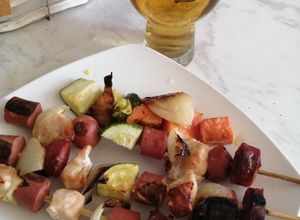 Una foto de Anticuchos & Verduras al horno🇨🇱💗🤗