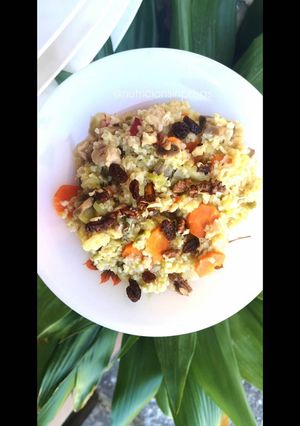 Una foto de Bulgur con soja, verdura, pasas y nueces