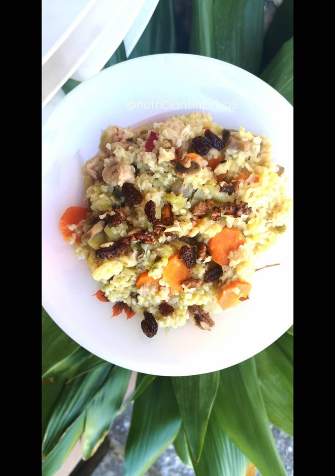 Una foto de Bulgur con soja, verdura, pasas y nueces