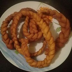 A picture of Braided mandazi.