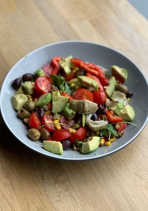 A picture of Avocado and rocket salad.