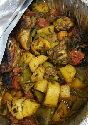 صورة لوصفة دجاج وخضار بالفرن