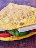 Sándwich omelette 🥪 relleno de ricotta, aguacate y tomate 🍅 🥑 🥚