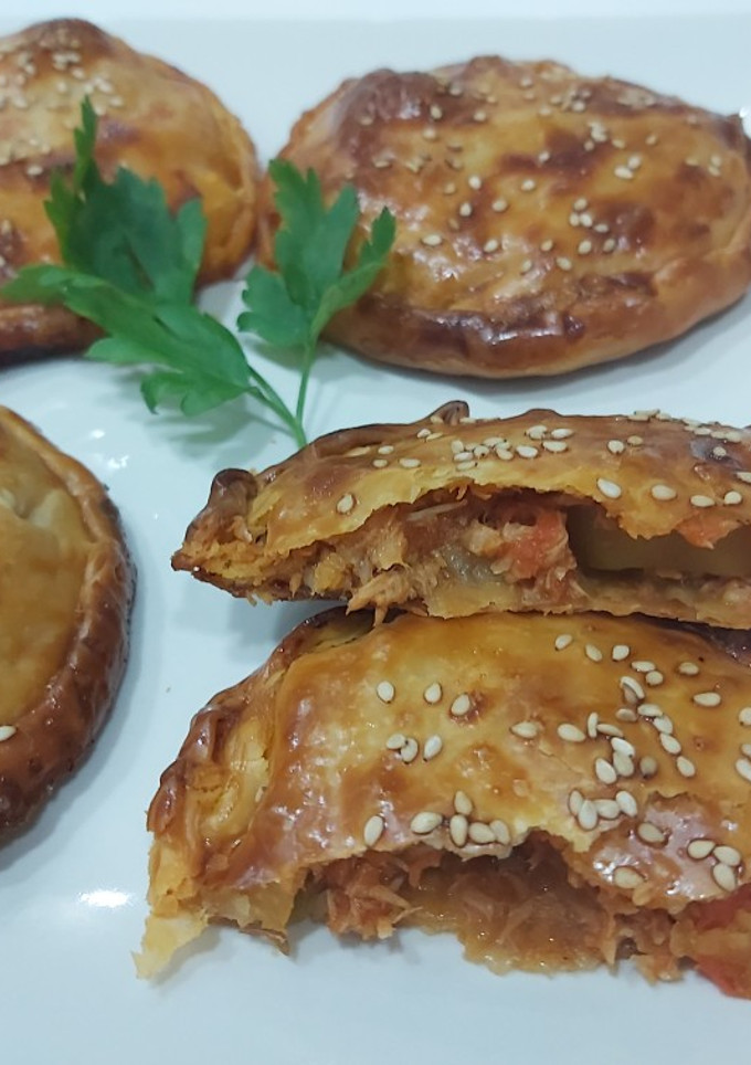 Una foto de Empanadillas caseras de pisto con atún 🍅🍅