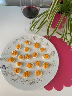 Una foto de Huevitos de codorniz rellenos para tapeito