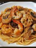 Spaghettis con gambas y champiñones al ajillo