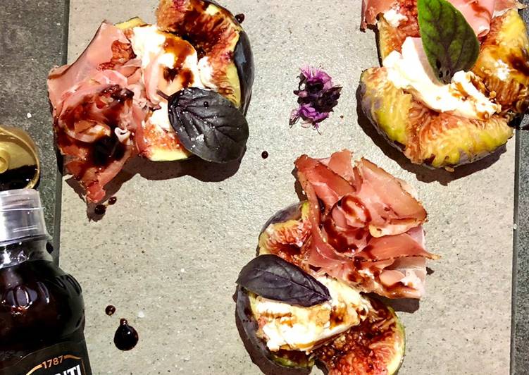 Fichi neri, robiola e speck