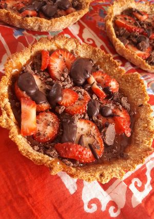 Una foto de Tartaletas de Frutilla y chocolate
