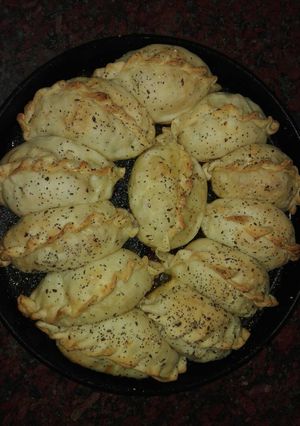 Una foto de Empanadas de pollo y verdeo