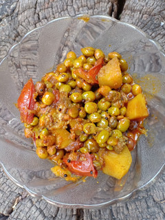 દાણા બટાકા નુ શાક (Dana Bataka Shak Recipe In Gujarati) રેસીપી મુખ્ય ફોટો