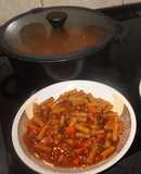 Macarrones de guisantes con atún y verduras