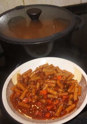 Foto principal de Macarrones de guisantes con atún y verduras