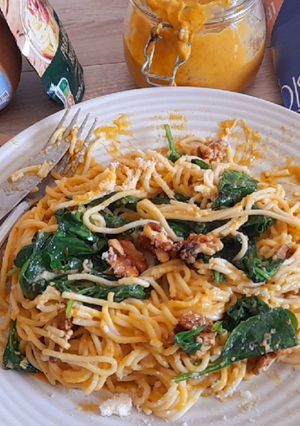 Une photo de Spaghettis à la crème de courge butternut et epinards