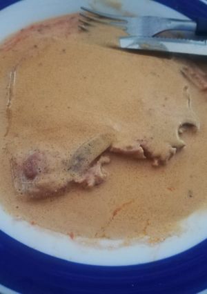 Una foto de Chuleta a la crema con chipotle