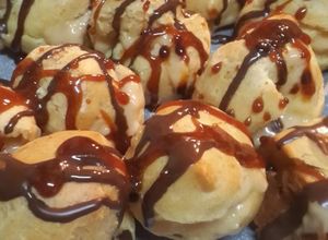 Una foto de Bombas o profiteroles con aceite modo cuarentena 😊
