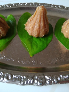 પંચરત્ન મોદક ફાયરલેસ (Panchratna Modak Fireless Recipe In Gujarati) રેસીપી મુખ્ય ફોટો
