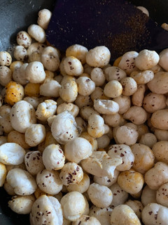 A picture of Masala Fox nuts.