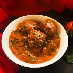 A picture of Palak Kofta Curry.