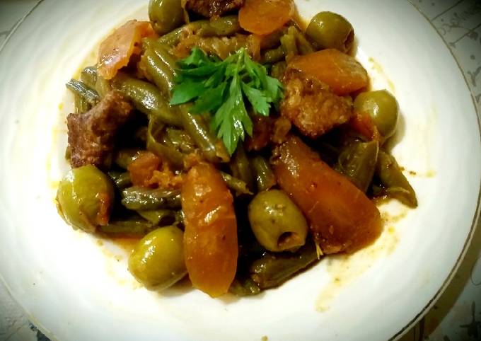 Tajine with beans, green olives
