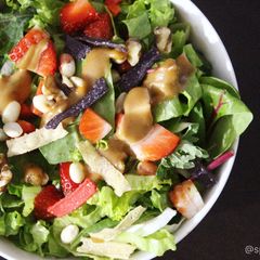 Green Leaf Lettuce with Roasted Peanuts A picture of Green Leaf Lettuce with Roasted Peanuts.