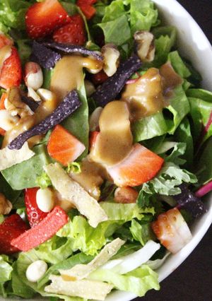 A picture of Green Leaf Lettuce with Roasted Peanuts.