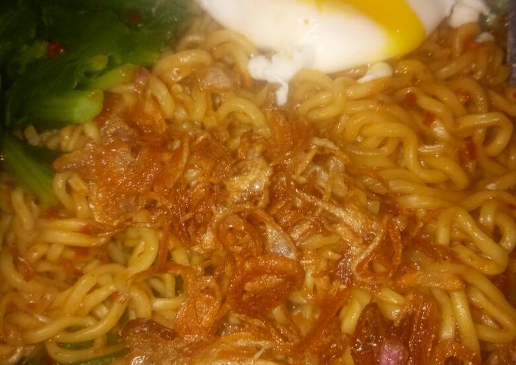 Indomie NDOWEEEERRRRR telor lava pijar..