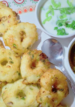 રાઇસ ના મેદુવાડા (Rice Meduvada Recipe In Gujarati) રેસીપી મુખ્ય ફોટો