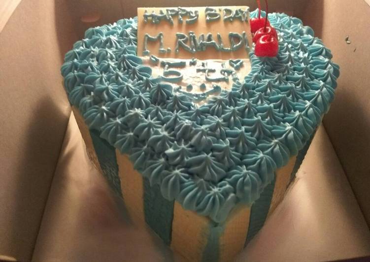 Blackforest cake with chocolate bluewhite