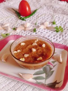 लहसूनी टमाटर धनिया चटनी (Lahsuni Tamatar Dhaniya chutney recipe in Hindi) रेसिपी मुख्य फोटो