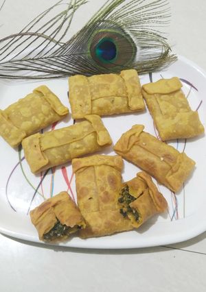 नागपूर स्पेशल कोथिंबीर वडी (kothimbir vadi recipe in marathi) रेसिपी चे मुख्य फोटो 