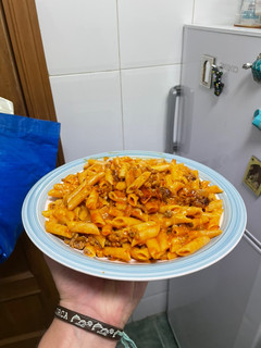 Una foto de Macarrones con tomate y carne picada
