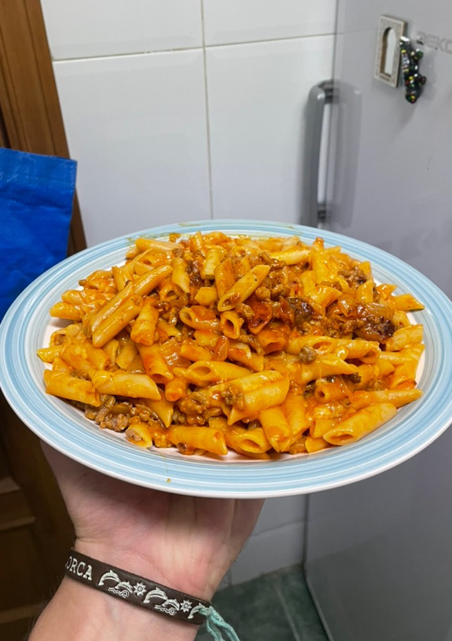 Una foto de Macarrones con tomate y carne picada