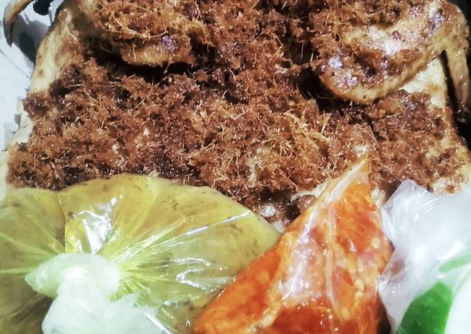 Ayam goreng utuh lengkuas