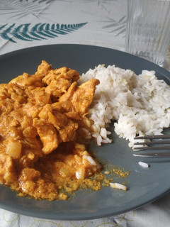 Una foto de Pollo con Curry y Coco