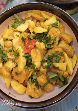 Hình của món Tempeh, sa kê, nấm đùi gà sốt bơ tỏi.