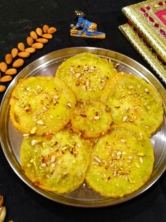 केसरिया मालपुआ (kesariya malpua recipe in Hindi) रेसिपी मुख्य फोटो