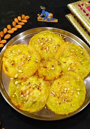 केसरिया मालपुआ (kesariya malpua recipe in Hindi) रेसिपी मुख्य फोटो