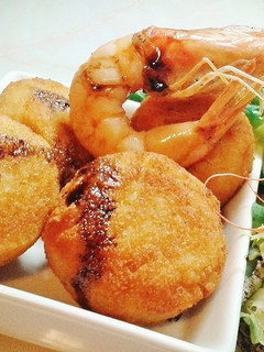 Una foto de Croquetas de dorada y langostinos