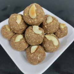 A picture of Bran flour laddu.