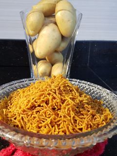 आलू भुजिया (Aloo bhujiya recipe in Hindi) रेसिपी मुख्य फोटो