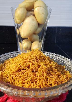 आलू भुजिया (Aloo bhujiya recipe in Hindi) रेसिपी मुख्य फोटो