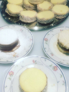 Una foto de Mini Rogel de almidón de maíz y alfajores de almidón de maíz