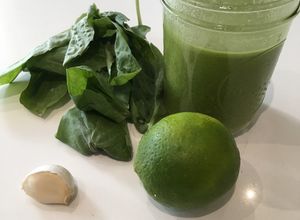 Una foto de Vinagreta con albahaca 🌿