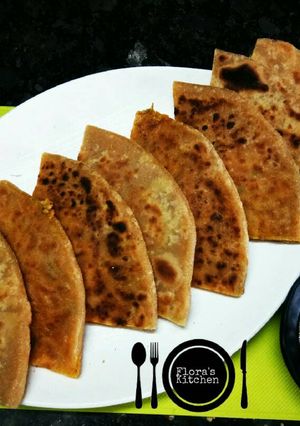 A picture of Aloo pudina ke cheese parathe.