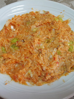 Una foto de Risotto de tomate y cacahuete vegano 🍚