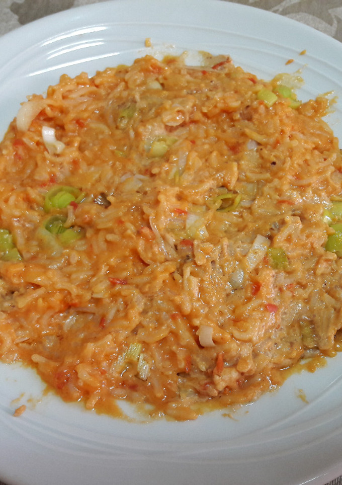 Una foto de Risotto de tomate y cacahuete vegano 🍚