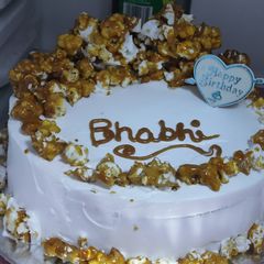 A picture of Caramel Popcorn Cake.
