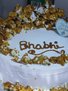 A picture of Caramel Popcorn Cake.